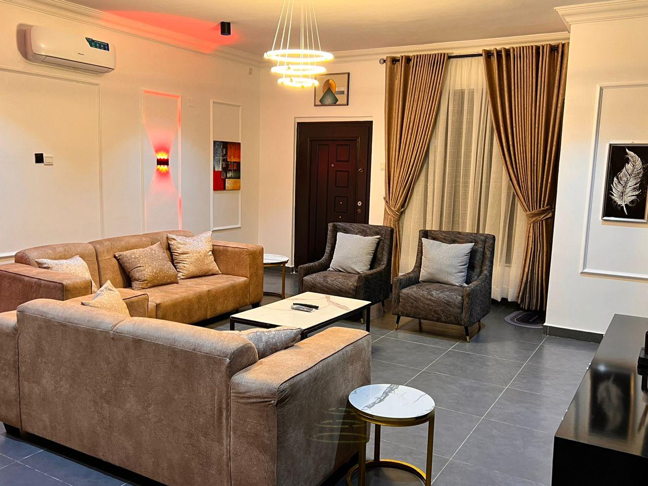 3 BEDROOM OLS ACE APARTMENT WITH SWIMMING POOL AND PS5 IN ORCHARD DULUXE RECIDENCE, ONIRU-1