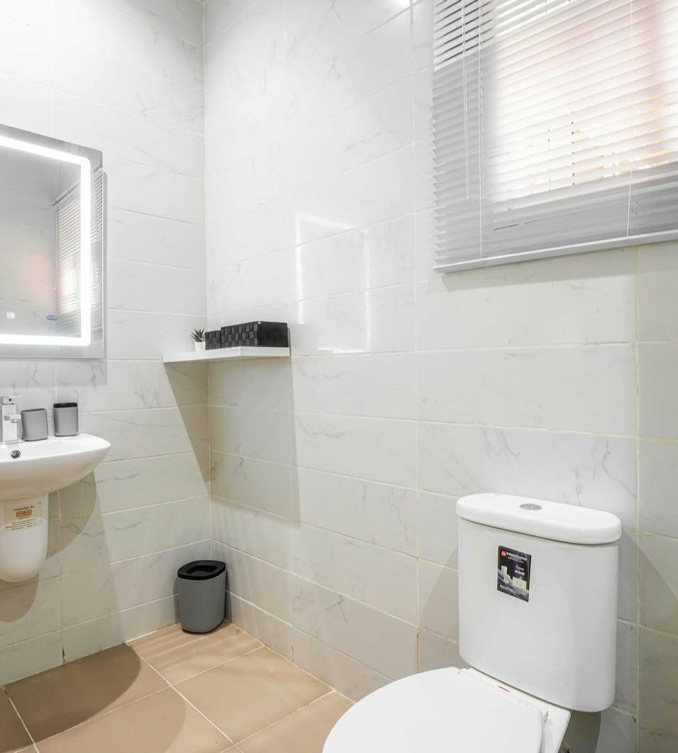 3 Bedroom Palms Apartment with Swimming Pool @ Oniru-0