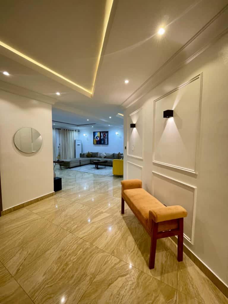 2 / 3 Bedroom Space Apartment with a Snooker Board @ Banana Island-1