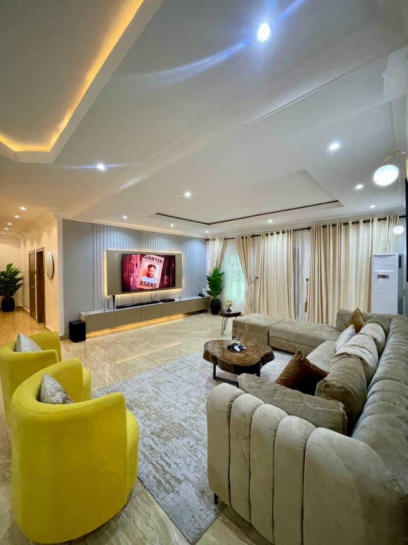 2 / 3 Bedroom Space Apartment with a Snooker Board @ Banana Island-0